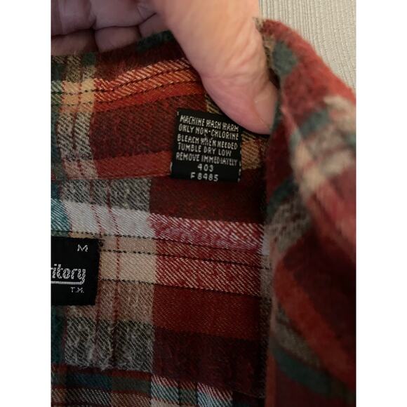 Northwest Territory Plaid Flannel Button Up Collared Shirt Size Medium - Picture 2 of 11